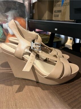 Gianni Bini Donati Nude Tan Platform Wedge Sandals Heels Size 9M
